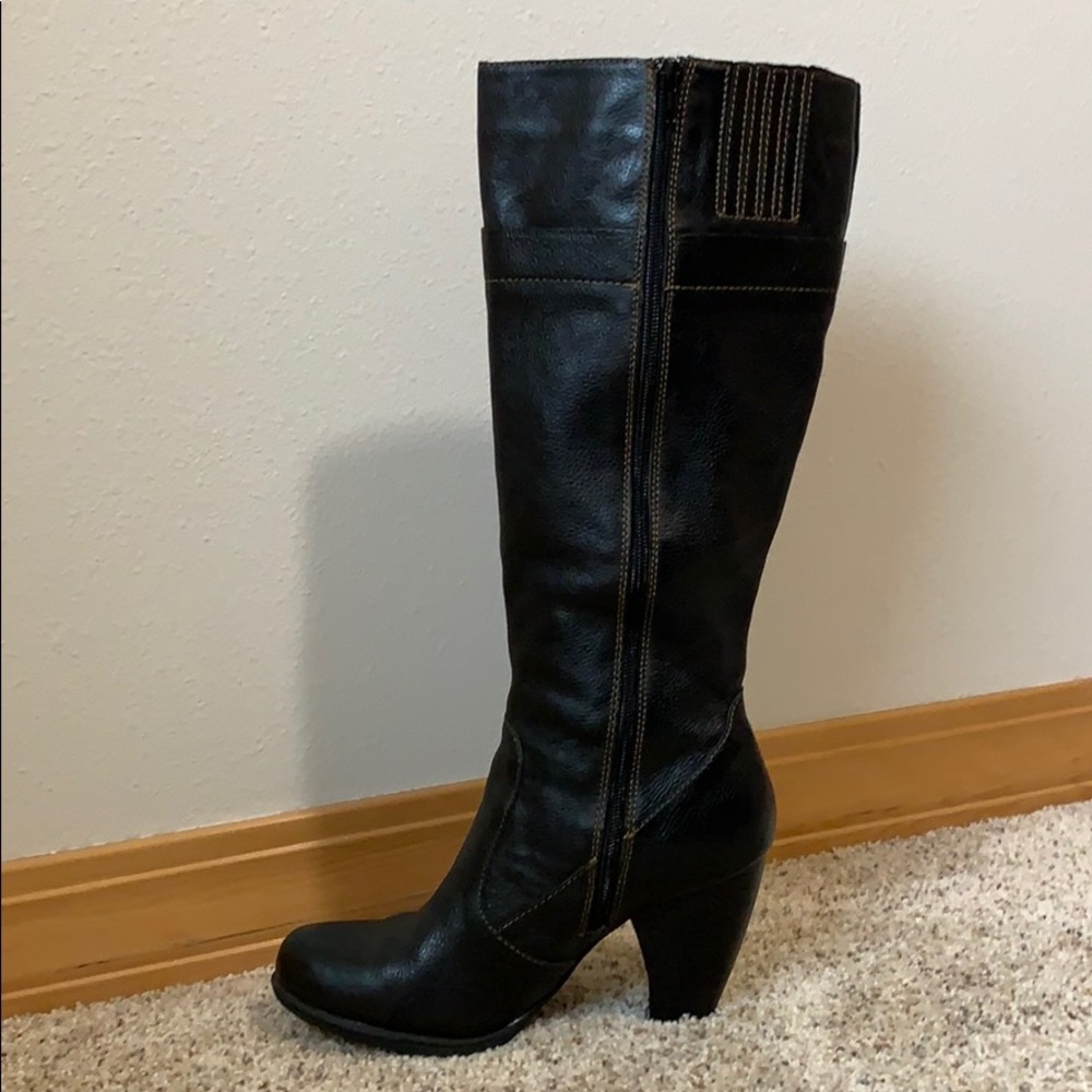 Black Tall Leather Heeled Boots.